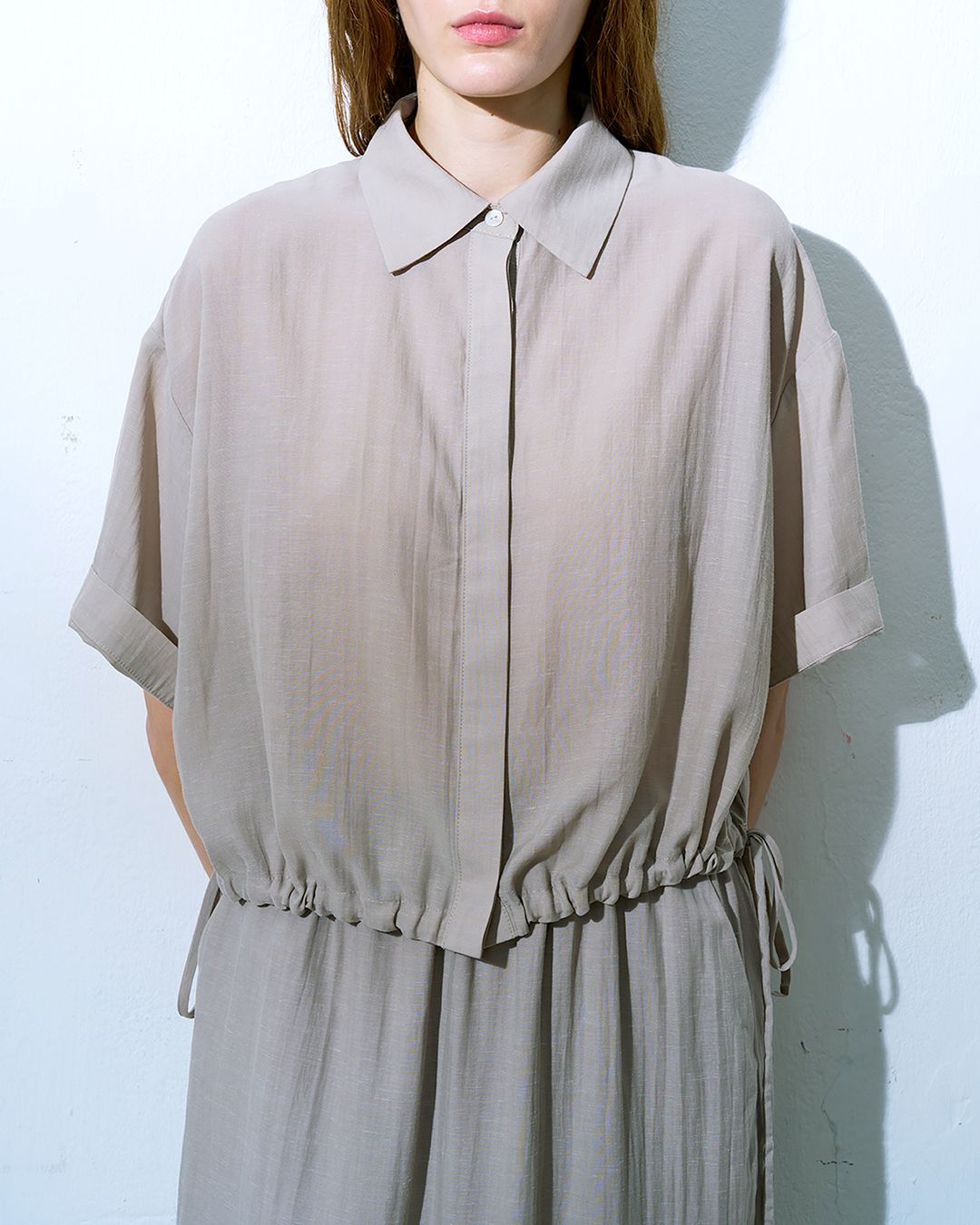 DRAWSTRING HEM SHIRT - BEIGE
