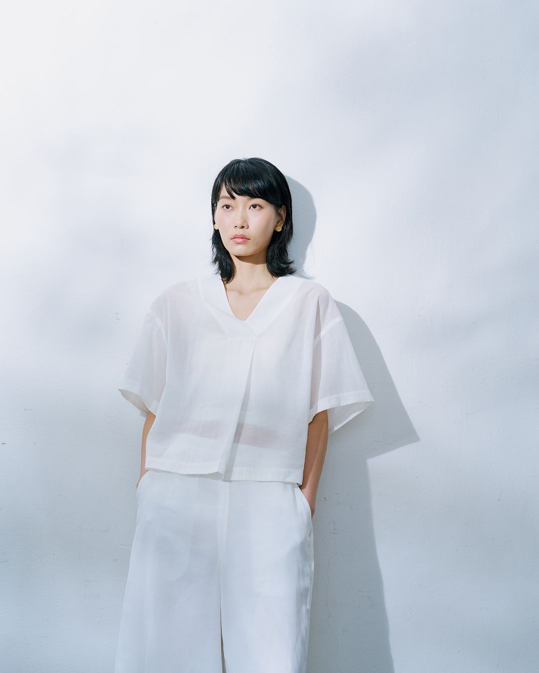 LIGHTWEIGHT V-NECK BLOUSE - EGGSHELL