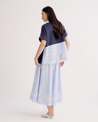 MIXED-FABRIC EMBROIDERY DETAILED BOXY TOP - NAVY/SKY STRIPE