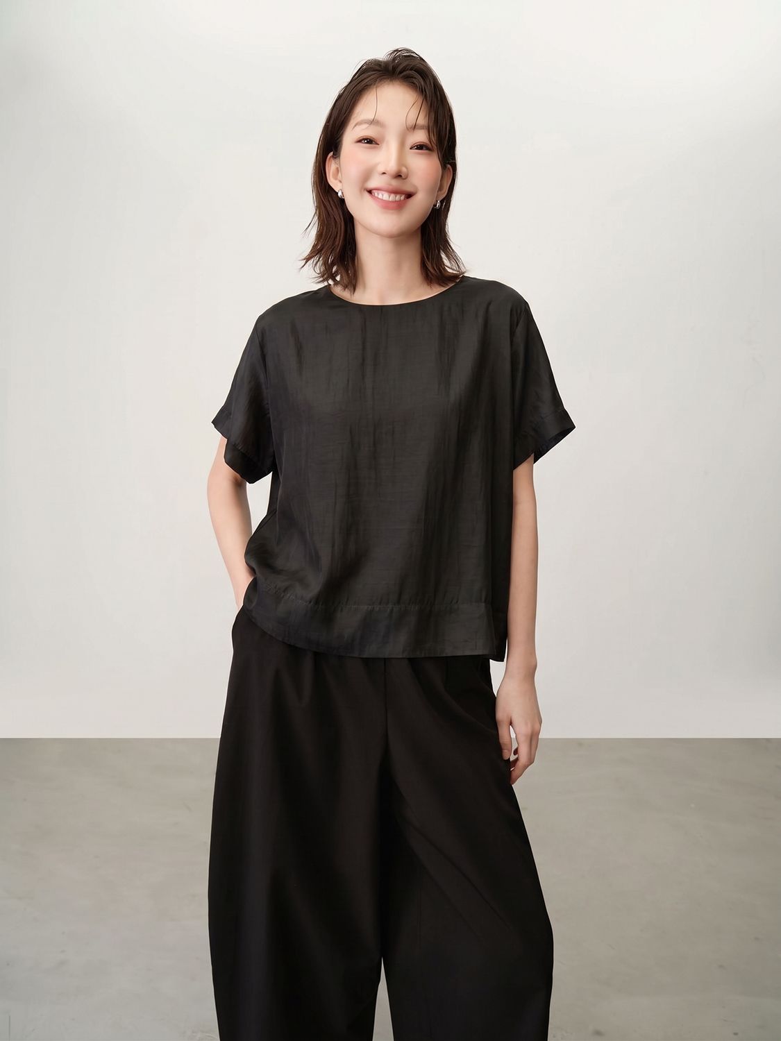 DOUBLE-LAYERED SILKY POLY LAWN SOFT STRUCTURE TOP - BLACK