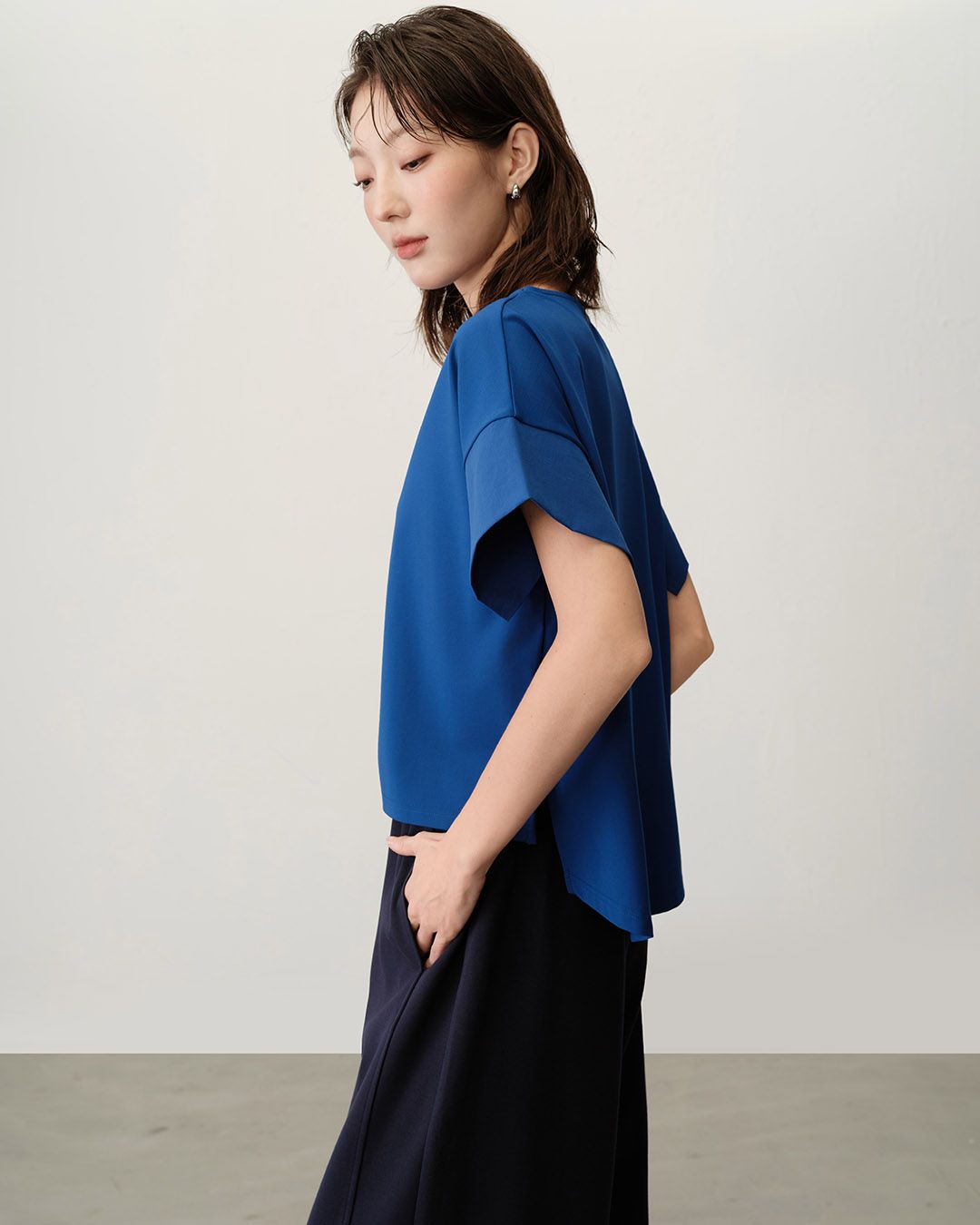 DOUBLE-KNIT HYBRID TOP WITH CRINKLE BALLOON SLEEVES - RIVERIA