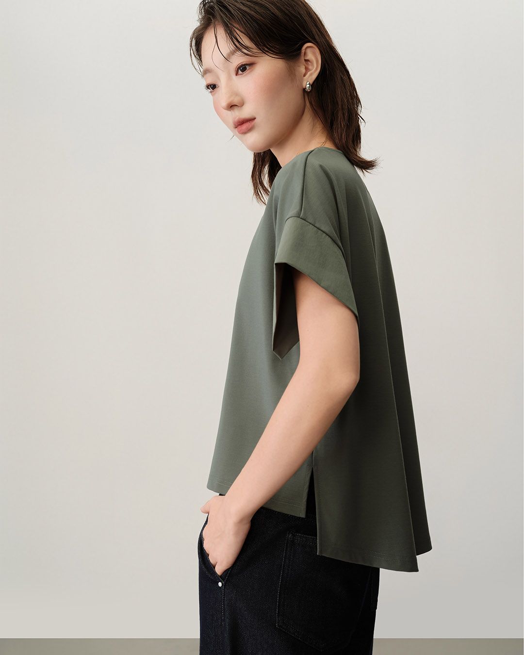 DOUBLE-KNIT HYBRID TOP WITH CRINKLE BALLOON SLEEVES - BASIL