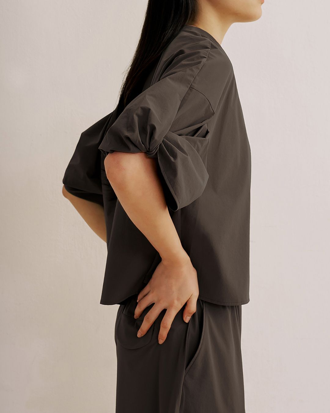 SPORT-TOUCH STAND-COLLAR ARTSY BALLOON-SLEEVE TOP - IRON