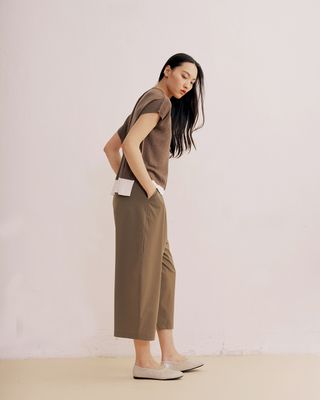 COLOR-BLOCK-V-NECK SWEATER VEST - NUTMEG/EGGSHELL
