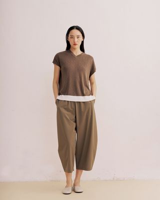 COLOR-BLOCK-V-NECK SWEATER VEST - NUTMEG/EGGSHELL