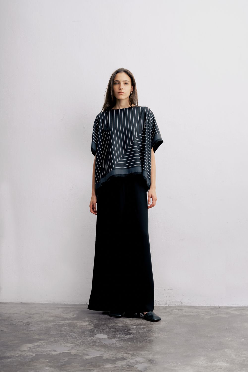 GEOMETRIC LINEAR PRINT TWO-WAY PONCHO TOP - BLACK/EGGSHELL/FOREST