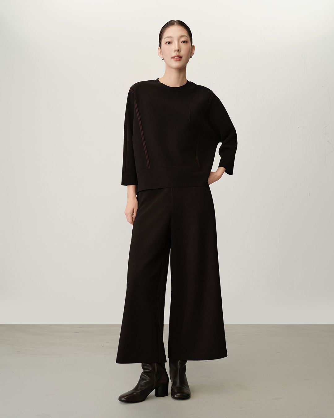 CONTRAST STICHING TOP - BLACK/SCARLET