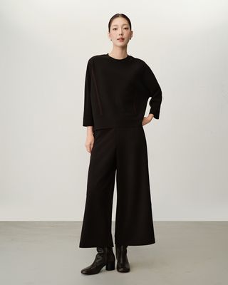 CONTRAST STICHING TOP - BLACK/SCARLET