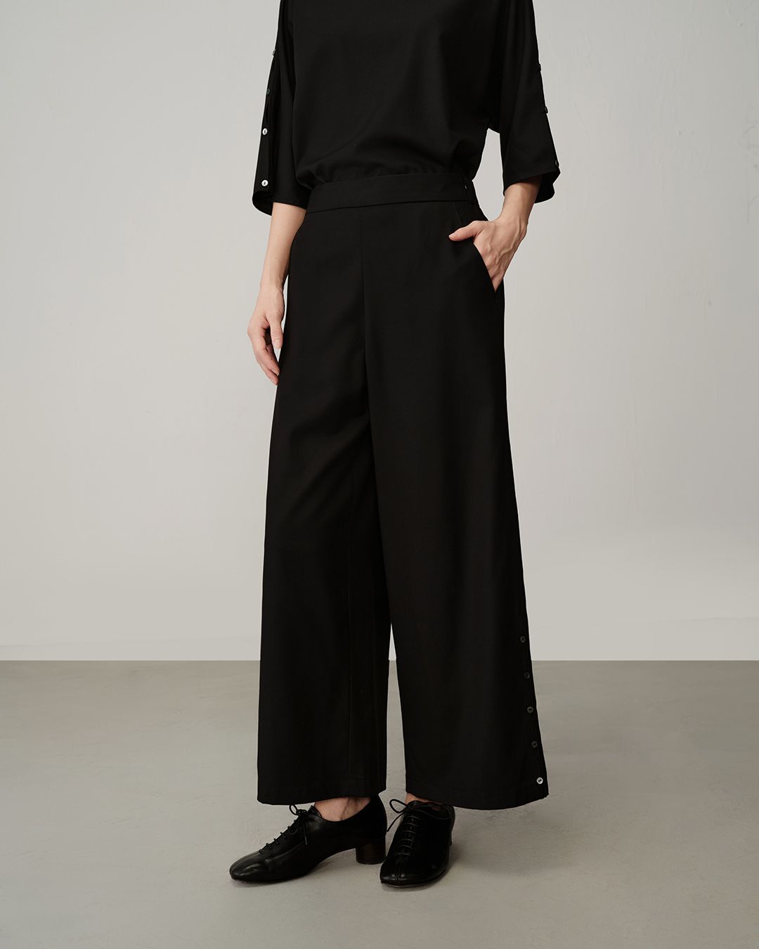 FINE TENCEL-BLEND A-LINE CROPPED PANTS - BLACK