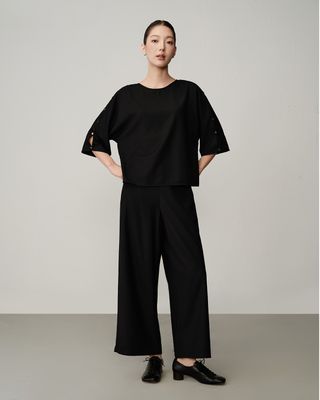 BUTTON-SLIT BATWING BLOUSE - BLACK
