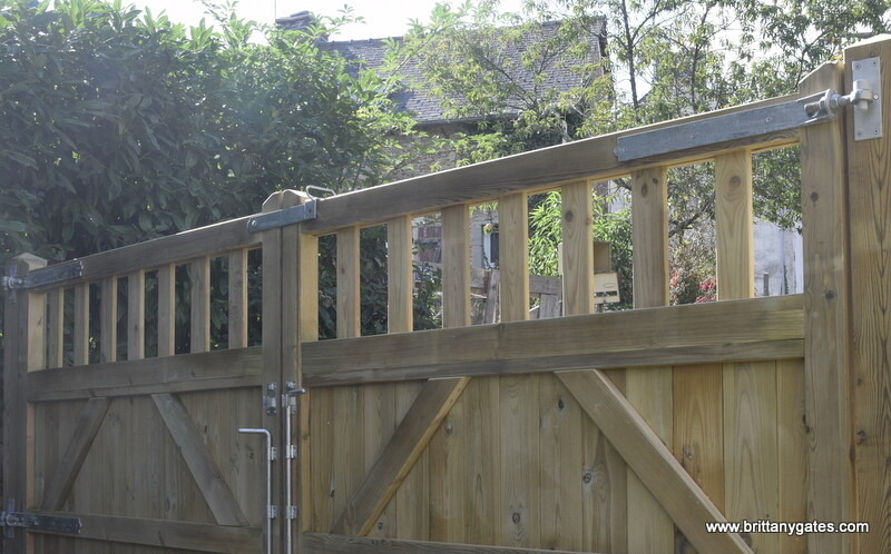 Knockhatch driveway gates with galvanised hardware, including two drop bolts