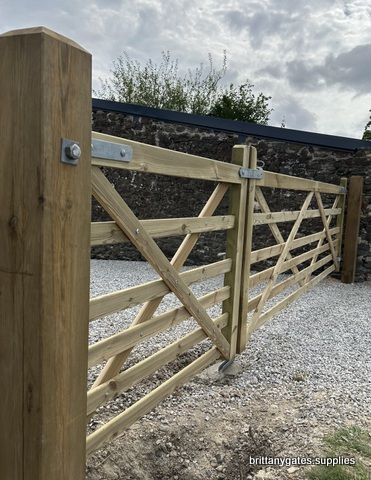 &quot;Midsummer&quot; English gate, six bars