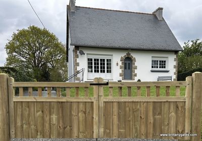 &quot;Knochatch&quot; Driveway Gate