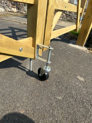 Spring-loaded support wheel, zinc.