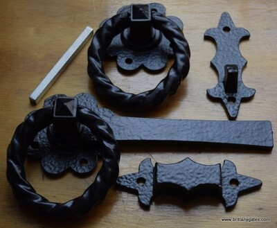 Antique style, ring latch 200mm, dull black
