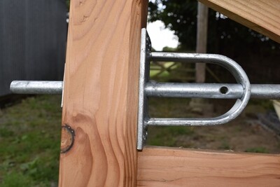 Shoot bolt, galvanised.