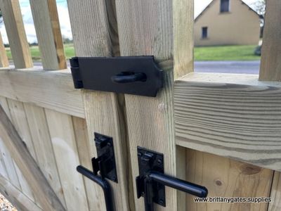 Hasp &amp; staple, epoxy back polymer, heavy duty