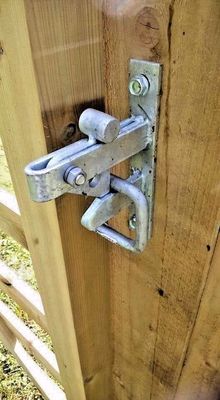 Latch, with safety striker, galvanised