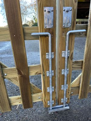 GATEMATE®, 600mm floor/ground bolt. Features a drop-height-adjustable design; fixings included; hot-dip galvanised.