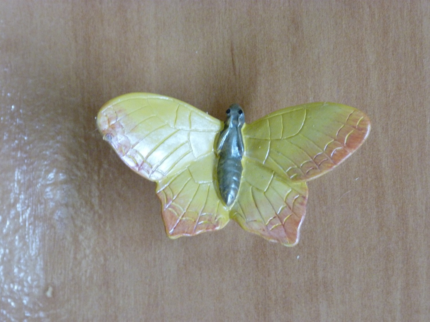 Bouton Papillon Jaune /  Cliquez ici