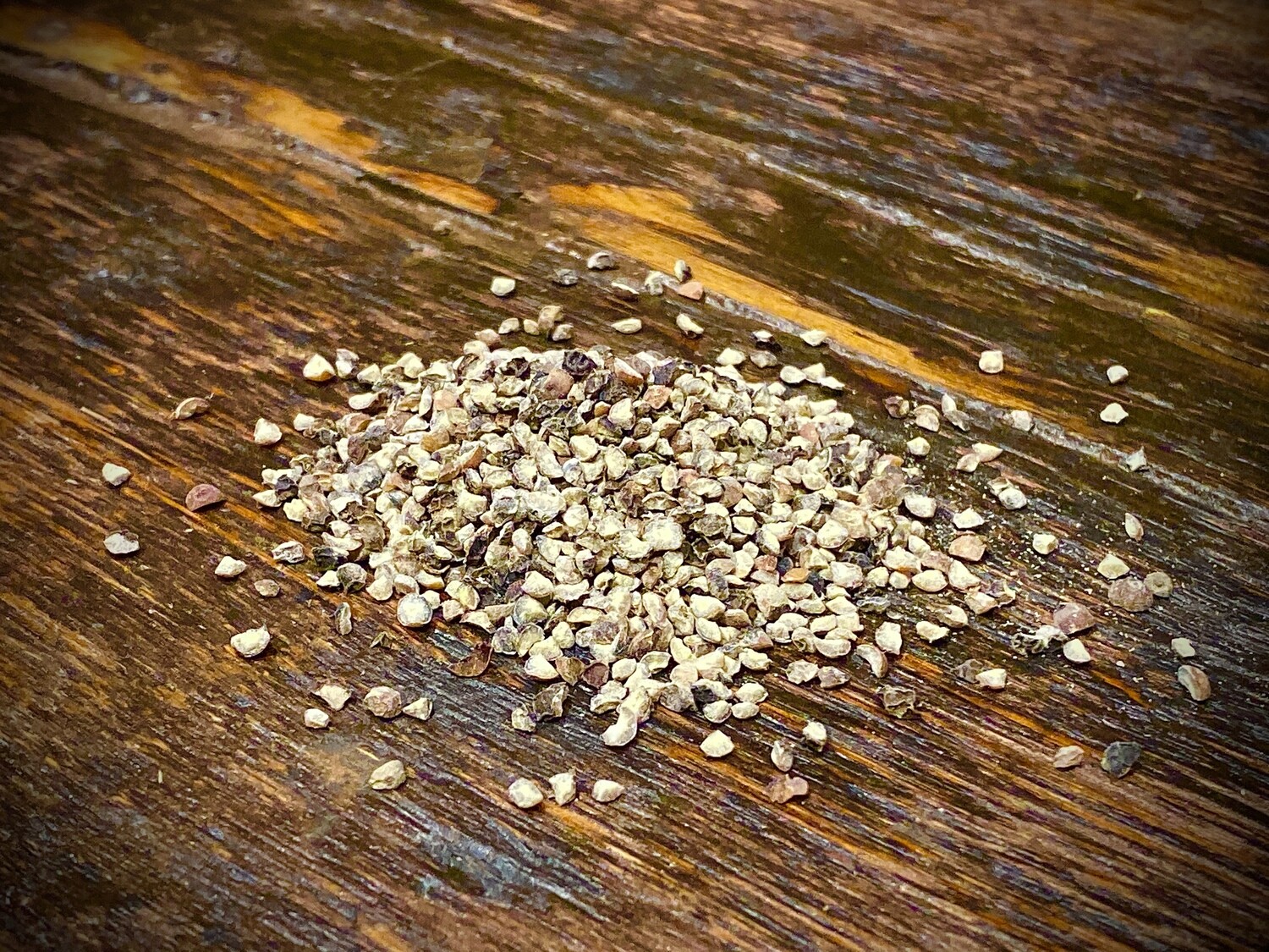 Peppercorn Black 1/2 Cracked