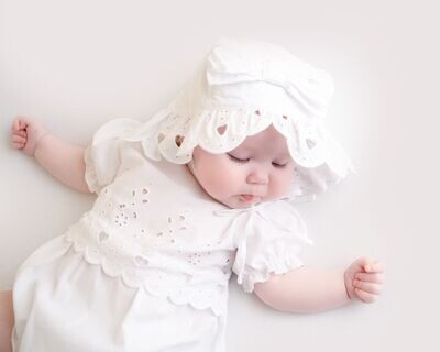 LITTLE A 'JEN' WHITE BRODERIE ANGLAISE HAT WITH TIES 4113