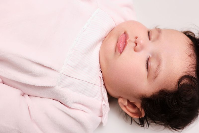 TUTTO PICCOLO PALE PINK 2 PIECE VELOUR WITH FEET TP2779