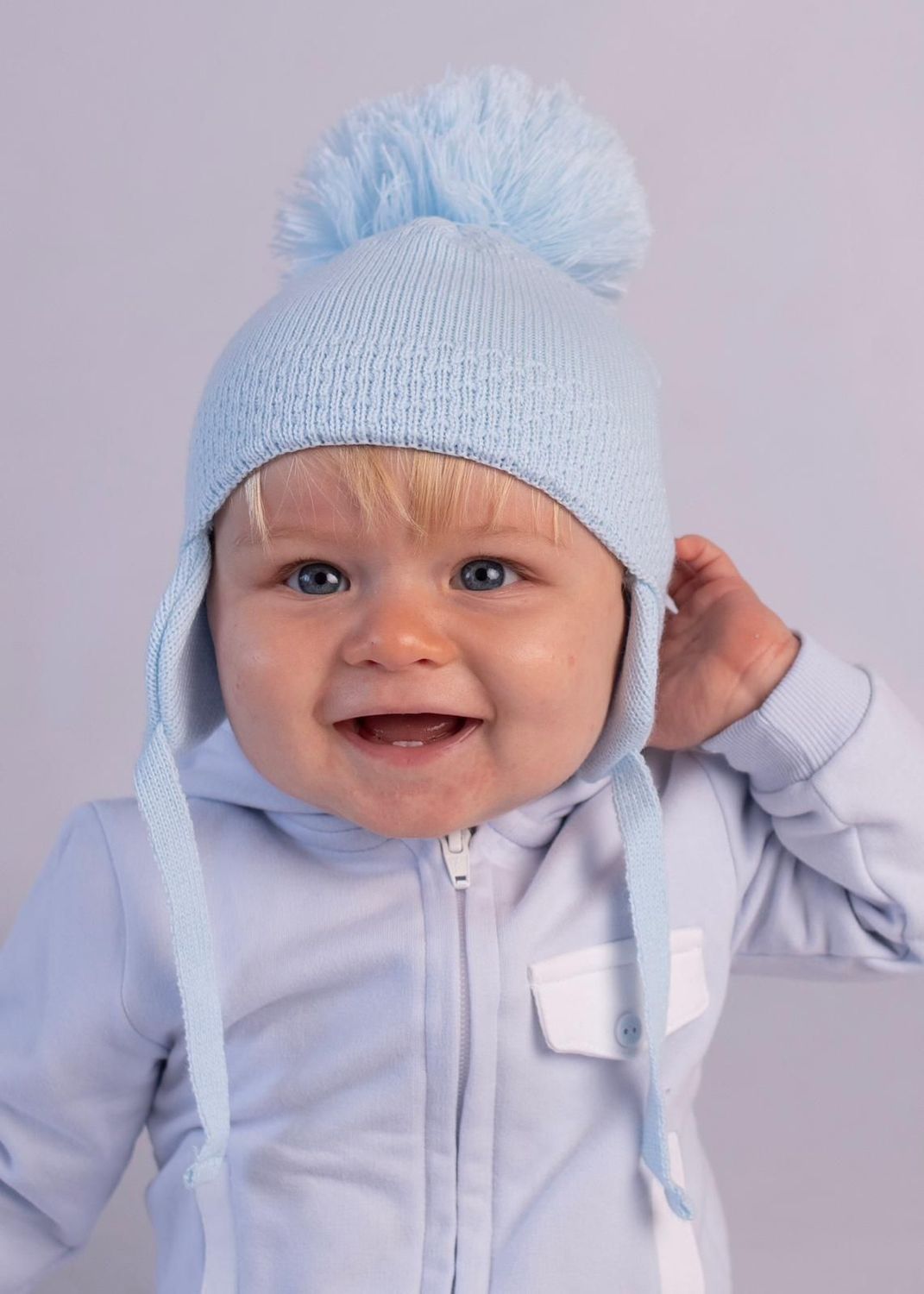 PASTELS & CO "BOBBIE" BLUE POM HAT PASBOBBIE