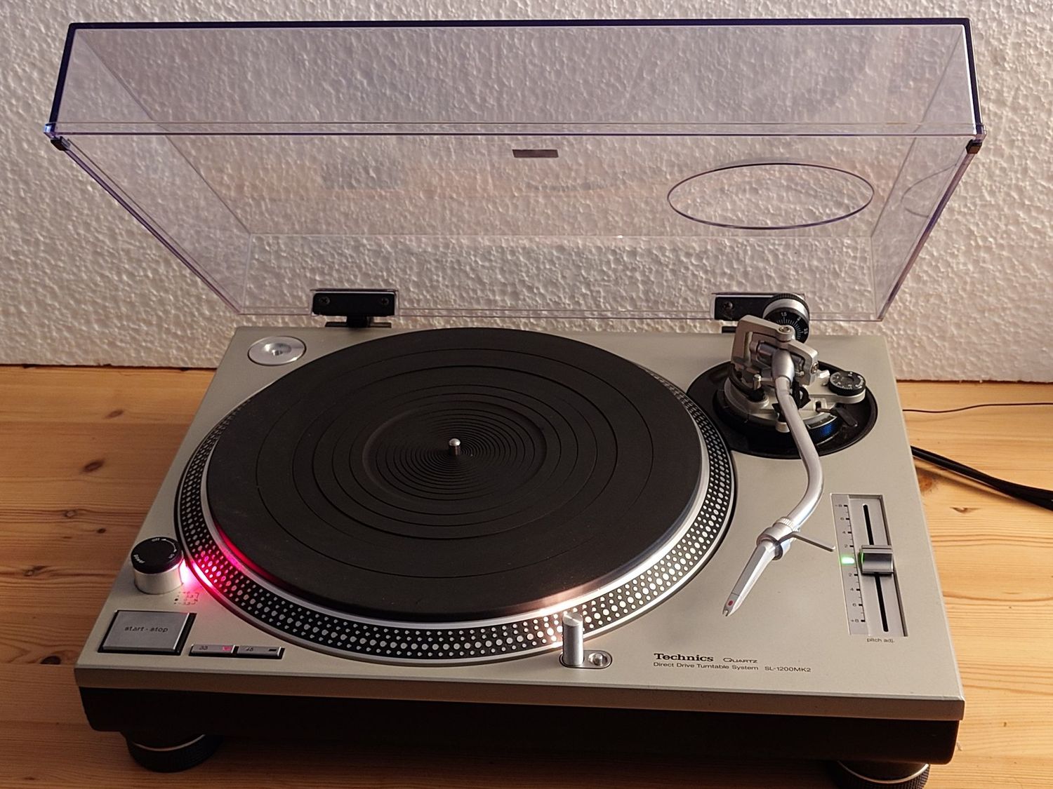 Technics SL-1200 MK2 DJ Turntable Plattenspieler Technics SL-1200 MK2 DJ Turntable Plattenspieler