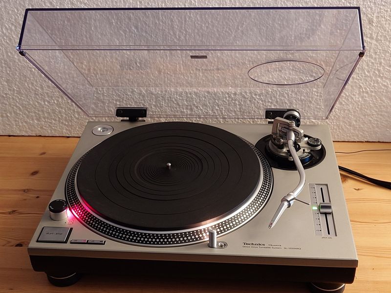 Technics SL-1200 MK2 DJ Turntable Plattenspieler Technics SL-1200 MK2 DJ Turntable Plattenspieler