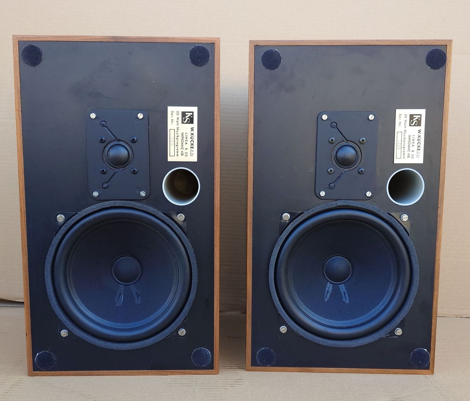 KS Linea B50 - 50 Watt Regallautsprecher Nussbaum W.Kücke KS Linea B50 - 50 Watt Regallautsprecher Nussbaum W.Kücke