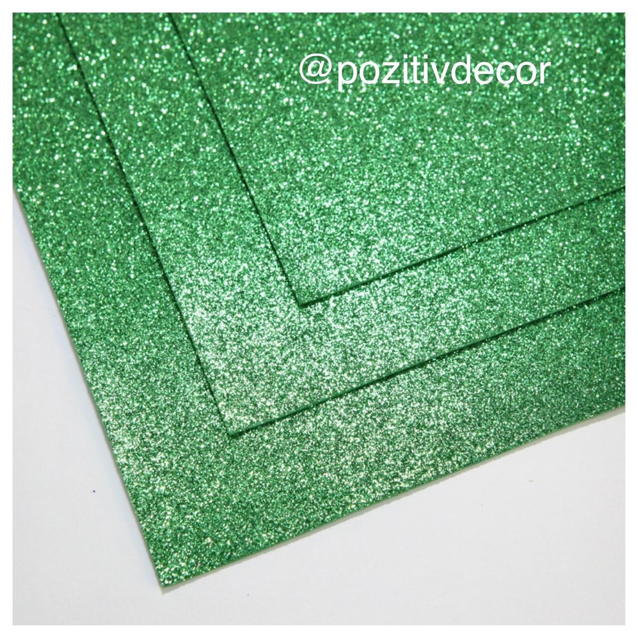 Фоамиран глиттерный - толщина 1,5 мм , размер листа 60/70 см.
Цвет - темно-зеленый