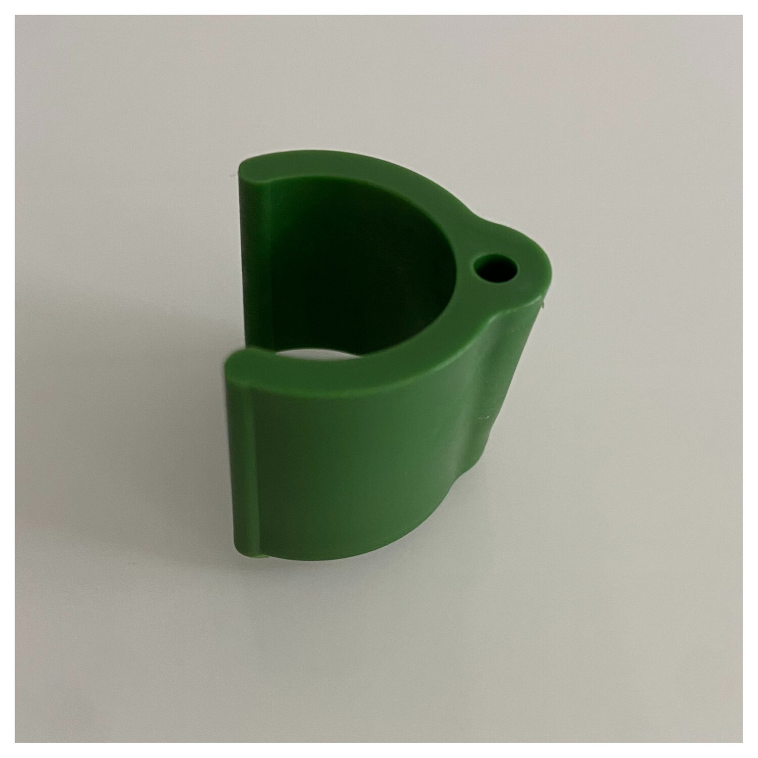 Крепление-держатель для листьев на трубу диаметр 20 мм, цвет -зеленый