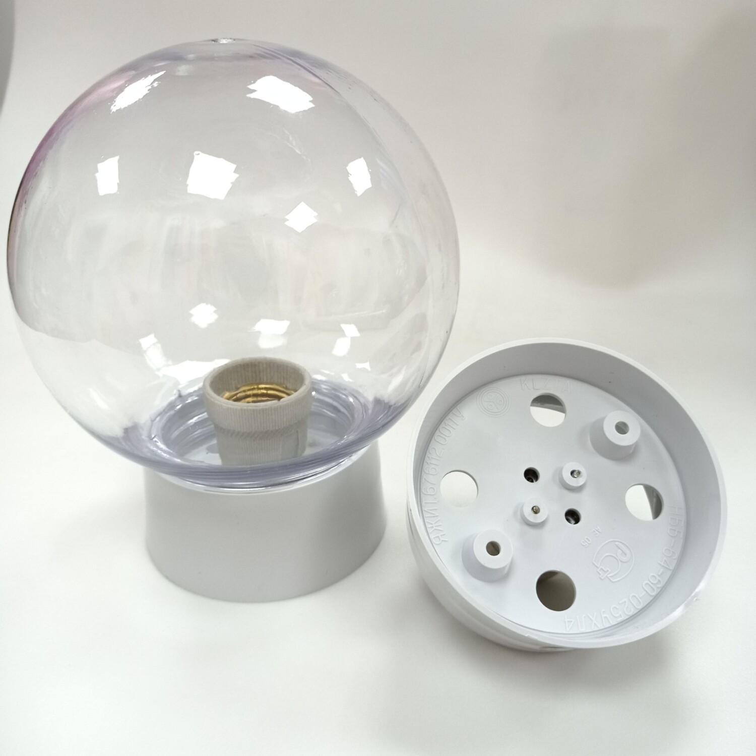 Плафон прозрачный (ударопрочный пластик) диаметр 15 см с БЕЛЫМ основанием, цоколь Е27