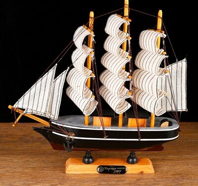 266837 Корабль сувенирный малый «Ковда», борта чёрные с белыми полосами, паруса белые, 5,5×24×22 см
