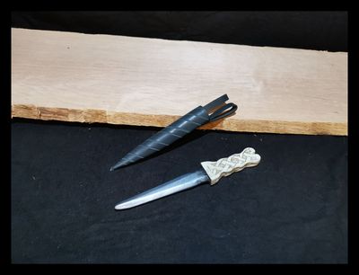 Messer aus Folkvar mit Lederscheide