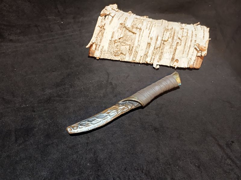 Altes Jagdmesser aus dem Düsterwald Altes Jagdmesser aus dem Düsterwald