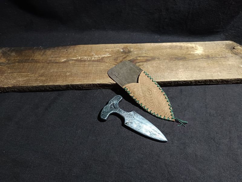 Stoßmesser  mit Lederscheide