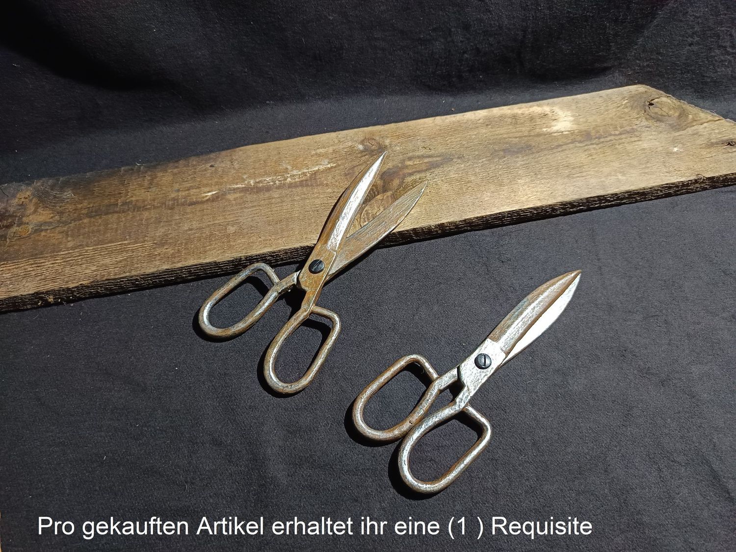 Große rostige Schere