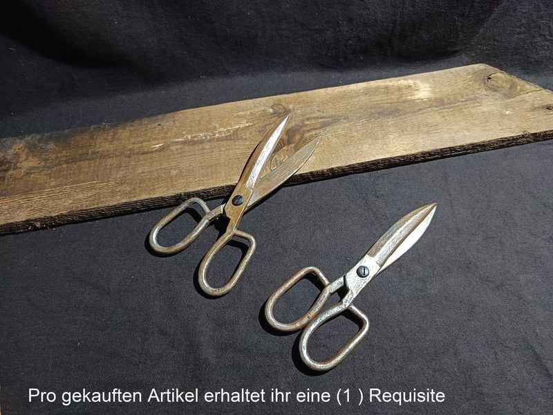 Große rostige Schere