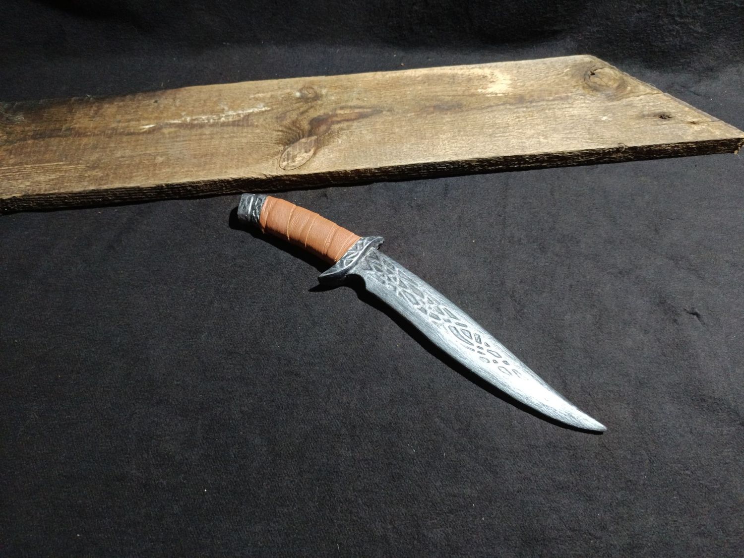 Großes Jagdmesser aus dem Düsterwald