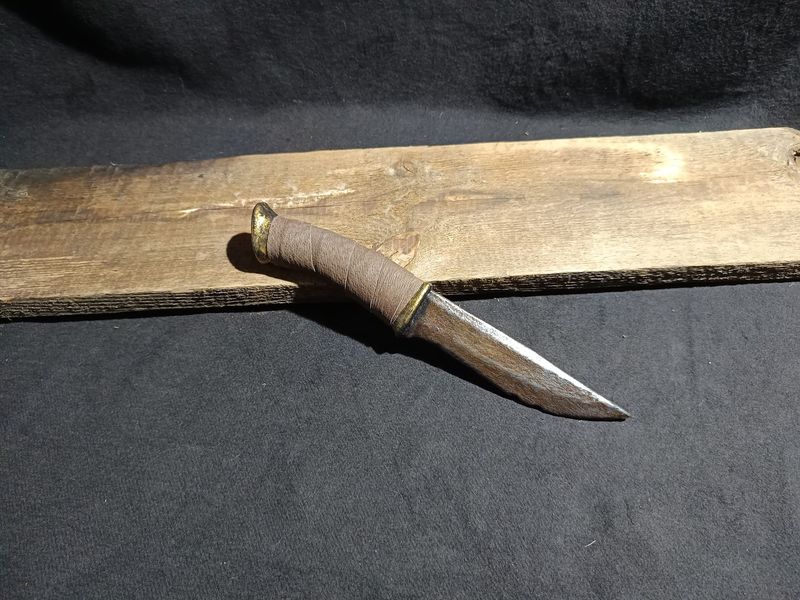 Rostiges Jagdmesser
