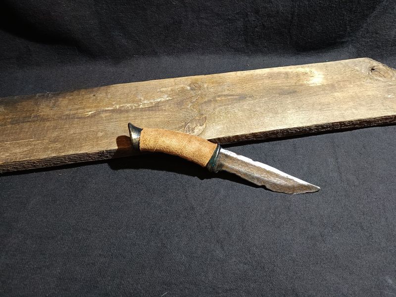 Rostiges Jagdmesser