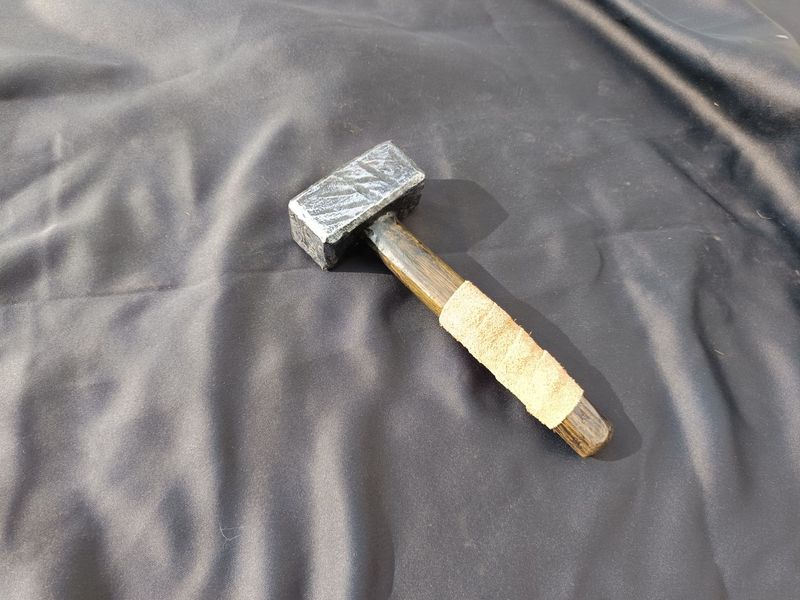 Schmiedehammer mit Ledergriff Schmiedehammer mit Ledergriff