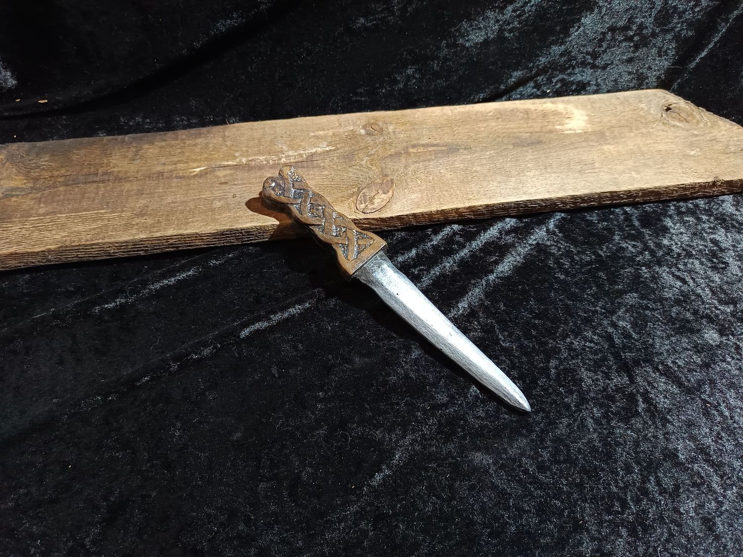 Messer aus Folkvar (Holzgriff Optik)