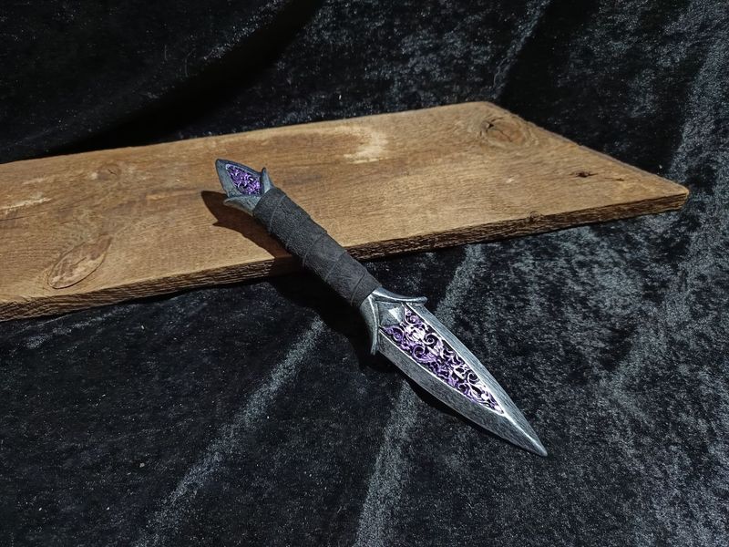 Dämmerstich ( Lila Ornament) Dämmerstich ( Lila Ornament)