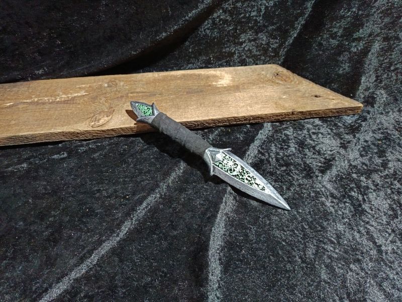 Dämmerstich ( Grünes Ornament) Dämmerstich ( Grünes Ornament)