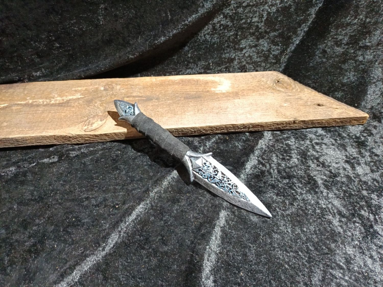 Dämmerstich ( Eisblaues Ornament)