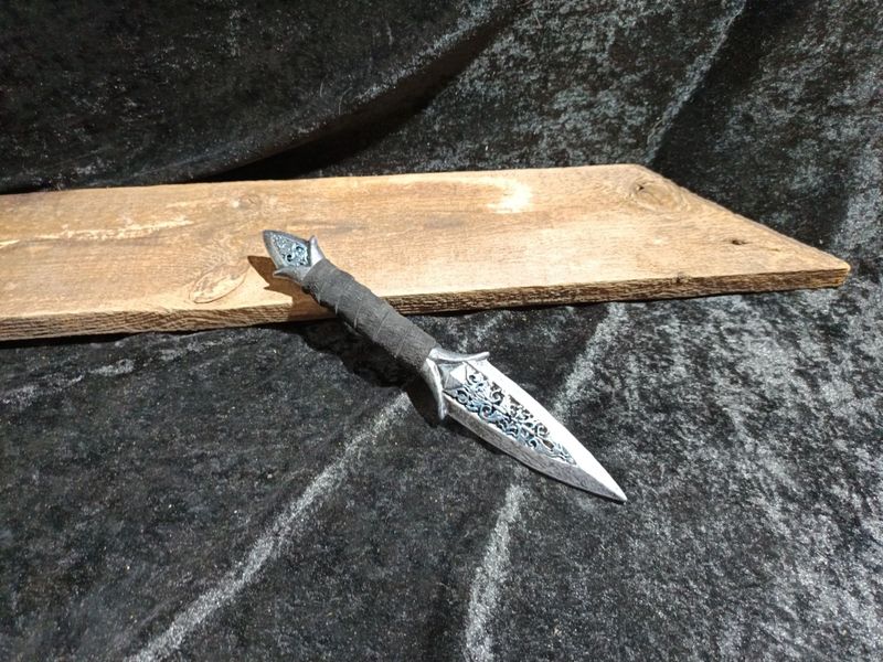 Dämmerstich ( Eisblaues Ornament) Dämmerstich ( Eisblaues Ornament)