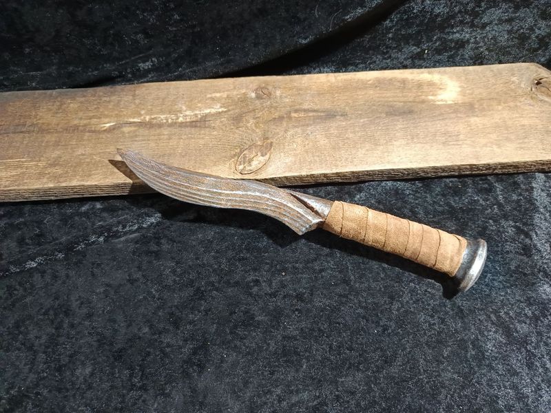 Rostiges Jagdmesser aus dem Düsterwald Rostiges Jagdmesser aus dem Düsterwald